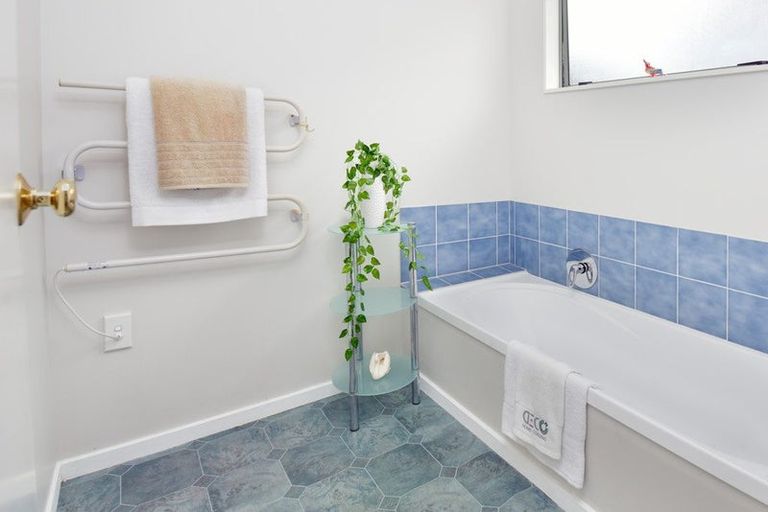 Photo of property in 1/21 Rawhiti Road, Manly, Whangaparaoa, 0930