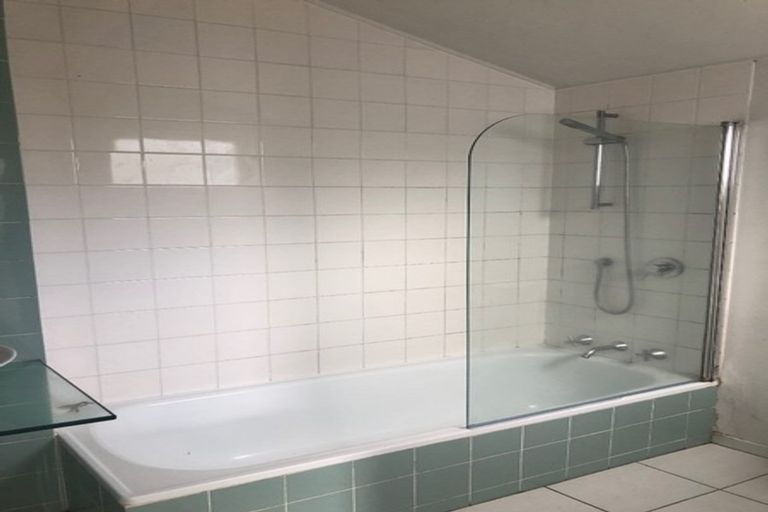 Photo of property in 17b Warwick Street, Morningside, Auckland, 1022
