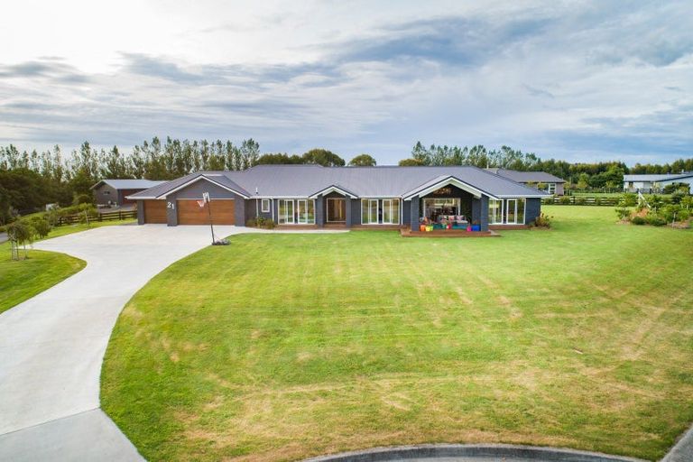 Photo of property in 21 Loveston Lane, Kelvin Grove, Palmerston North, 4470