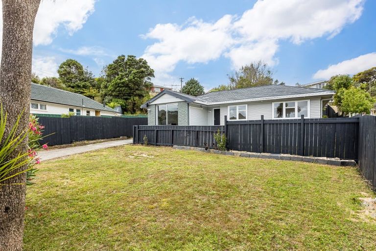 Photo of property in 40 Cornwall Crescent, Cannons Creek, Porirua, 5024