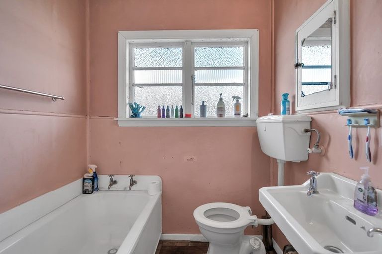 Photo of property in 12 Mary Street, Waimate, 7924