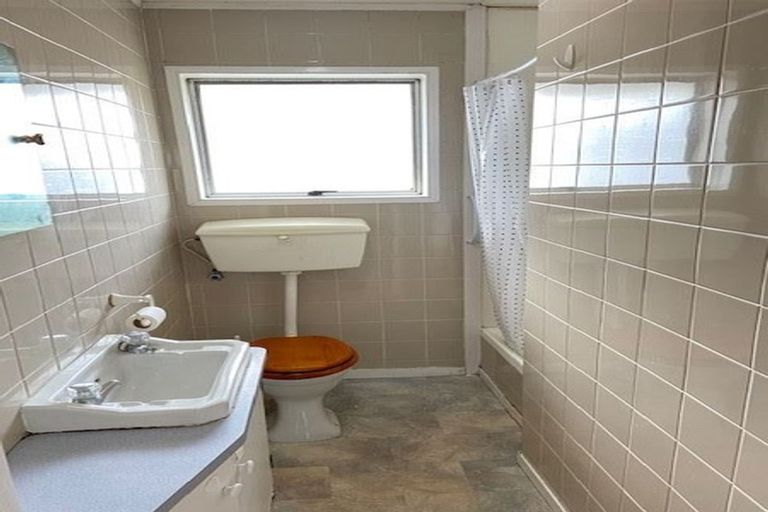 Photo of property in 2/287 Main South Road, Hornby, Christchurch, 8042