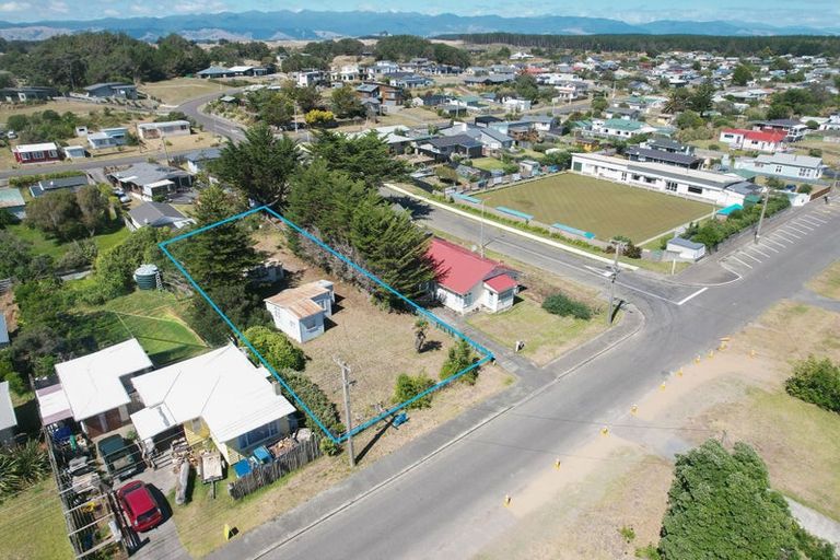 Photo of property in 98 Park Avenue, Waitarere Beach, Levin, 5510