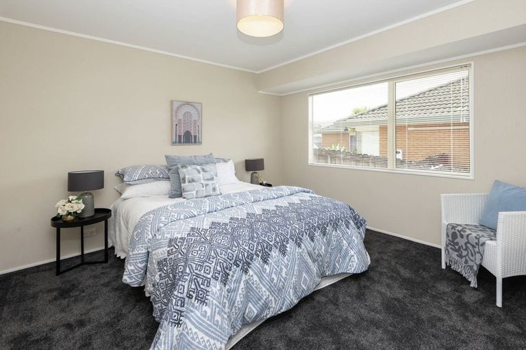 Photo of property in 27 Bard Place, Golflands, Auckland, 2013