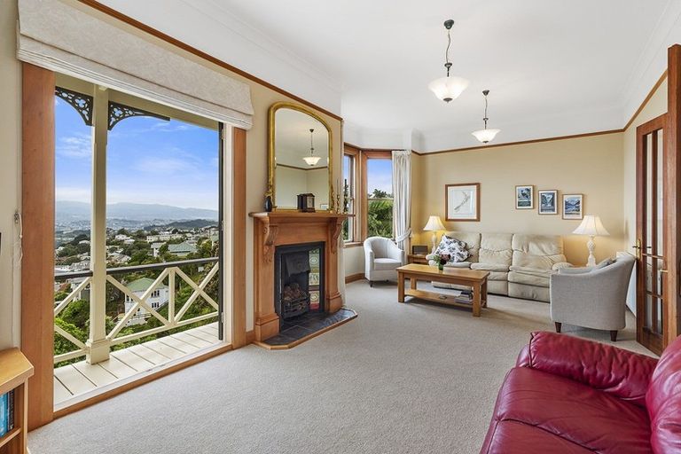 Photo of property in 35 Karepa Street, Brooklyn, Wellington, 6021