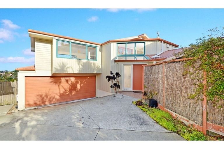 Photo of property in 2/23 Barker Rise, Northcross, Auckland, 0632