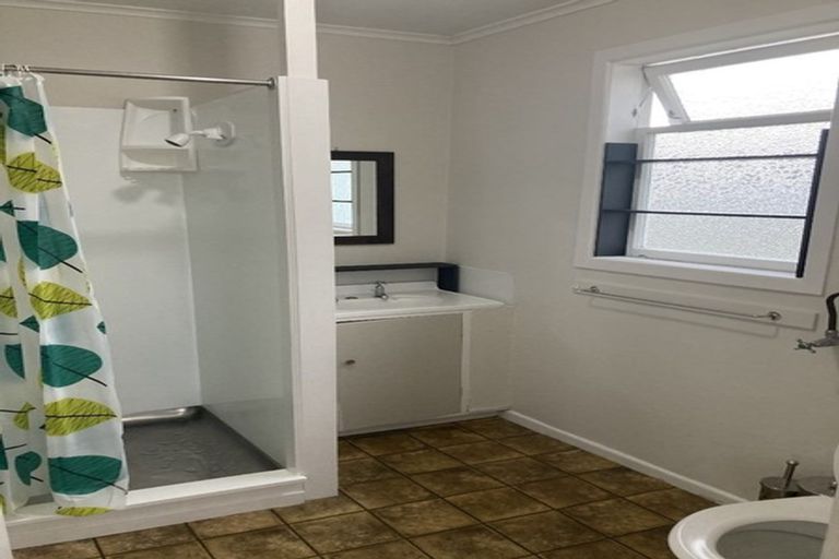 Photo of property in 15 Stamford Park Road, Mount Roskill, Auckland, 1041