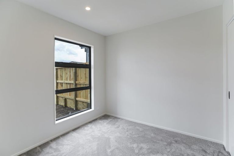 Photo of property in 17 Puwha Street, Massey, Auckland, 0614