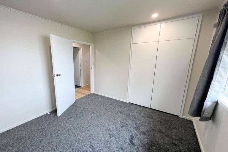 Photo of property in 92 Bruce Mclaren Road, Henderson, Auckland, 0612