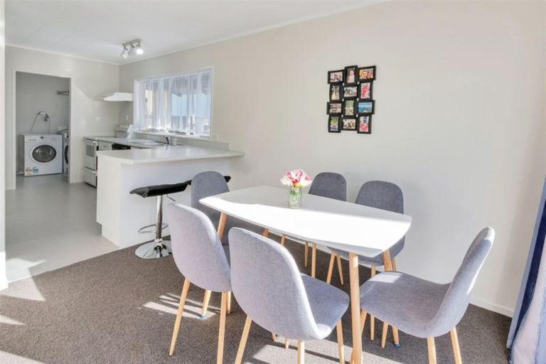 Photo of property in 7 Spence Road, Henderson, Auckland, 0612