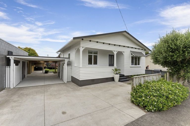 Photo of property in 33 Weymouth Street, New Plymouth, 4310