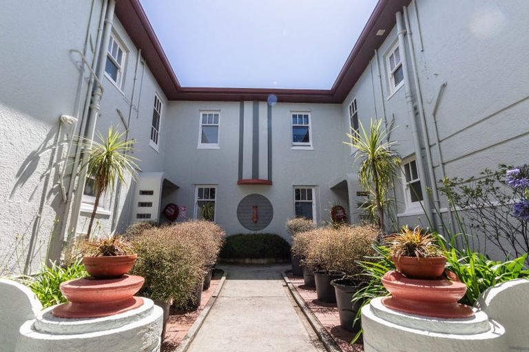 Photo of property in Zena Court, 1/11 Dufferin Street, Mount Victoria, Wellington, 6021