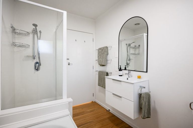 Photo of property in 2/14 Rowan Terrace, Te Atatu South, Auckland, 0610