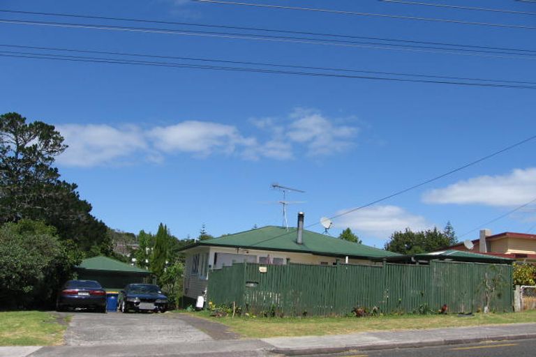 Photo of property in 13 Eskdale Road, Birkdale, Auckland, 0626