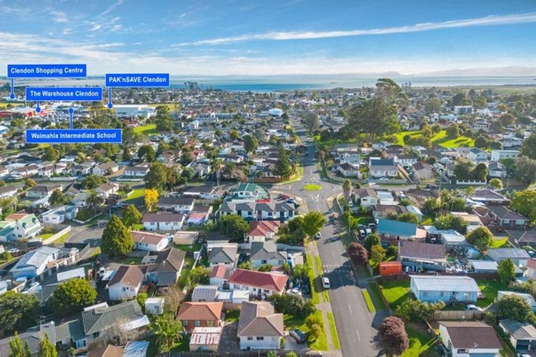 Photo of property in 2/7 Mon Desir Place, Manurewa, Auckland, 2102