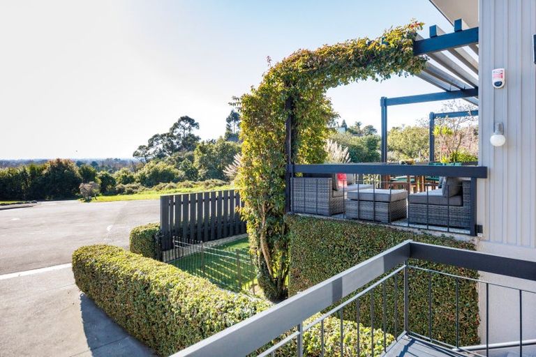 Photo of property in 15 Mountain View Road, Fitzherbert, Palmerston North, 4410