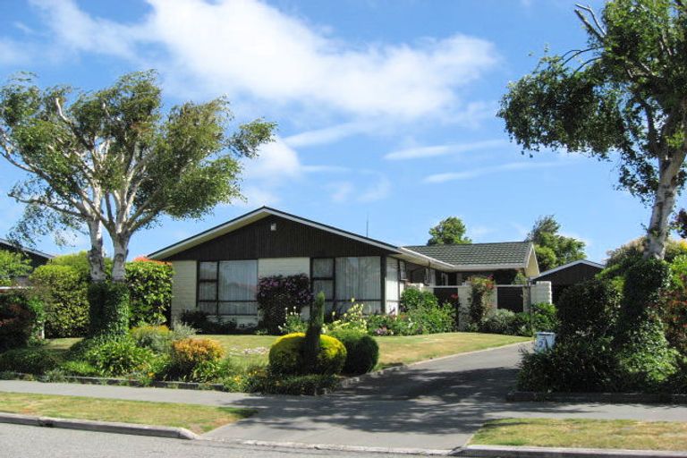 Photo of property in 23 Talltree Avenue, Avonhead, Christchurch, 8042
