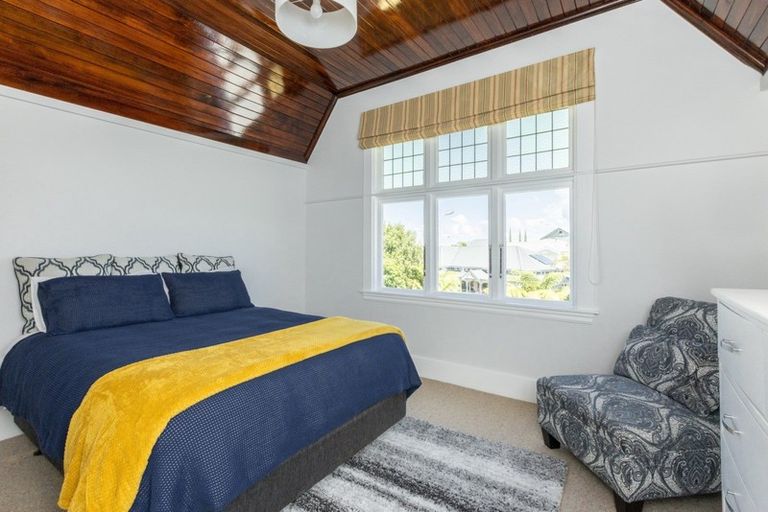 Photo of property in 20 Cameron Road, Bluff Hill, Napier, 4110