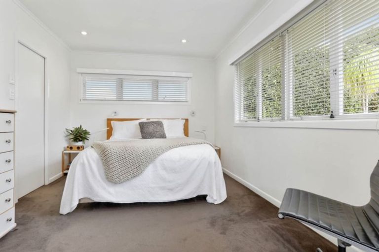 Photo of property in 26 Peter Terrace, Castor Bay, Auckland, 0620