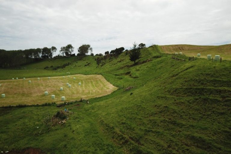 Photo of property in 326 Paraite Road, Paraite, New Plymouth, 4373