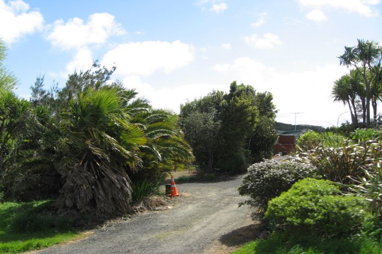 Photo of property in 8 Long Road, Waitakere, Henderson, 0781