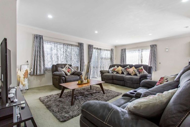 Photo of property in 48 Montilla Place, Manurewa, Auckland, 2102