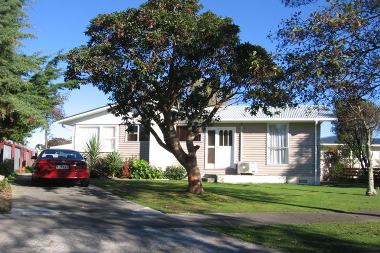Photo of property in 34 Catlins Crescent, Milson, Palmerston North, 4414