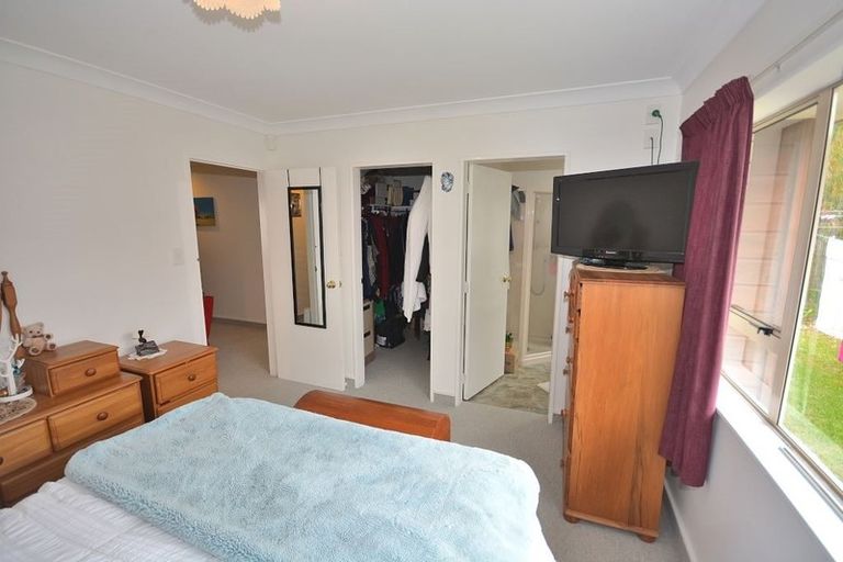 Photo of property in 60 Queens Road, Waikanae Beach, Waikanae, 5036