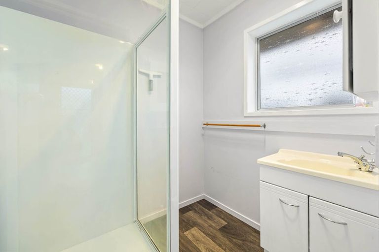 Photo of property in 2/39 Blacklock Avenue, Henderson, Auckland, 0612