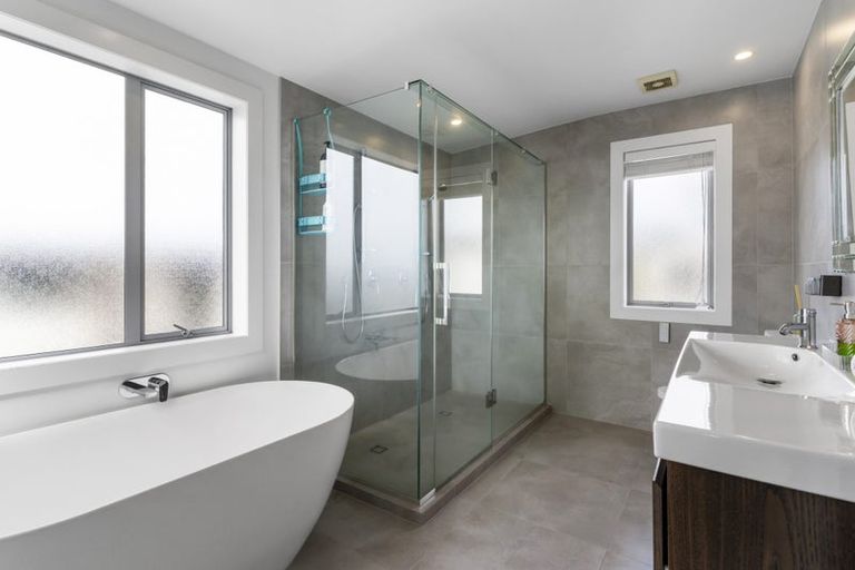Photo of property in 24 Beach Road, Castor Bay, Auckland, 0620