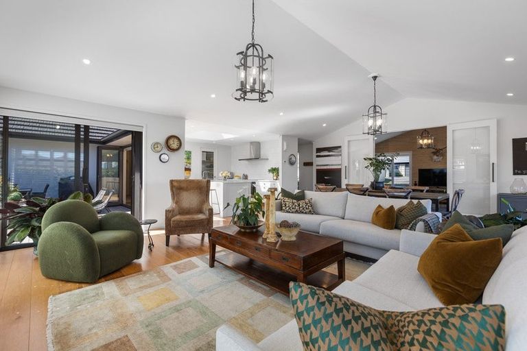 Photo of property in 1 Tupare Place, Highlands Park, New Plymouth, 4312