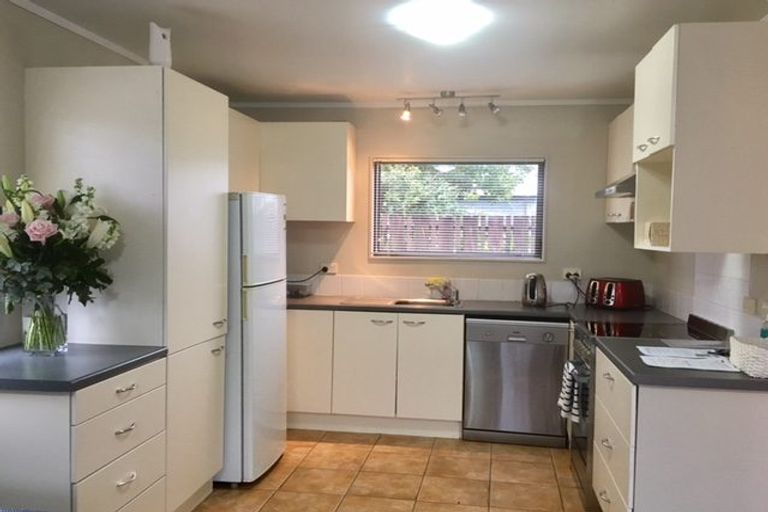 Photo of property in 323 Pakuranga Road, Pakuranga Heights, Auckland, 2010