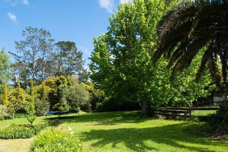 Photo of property in 87 Tawa Road, Kumeu, 0891