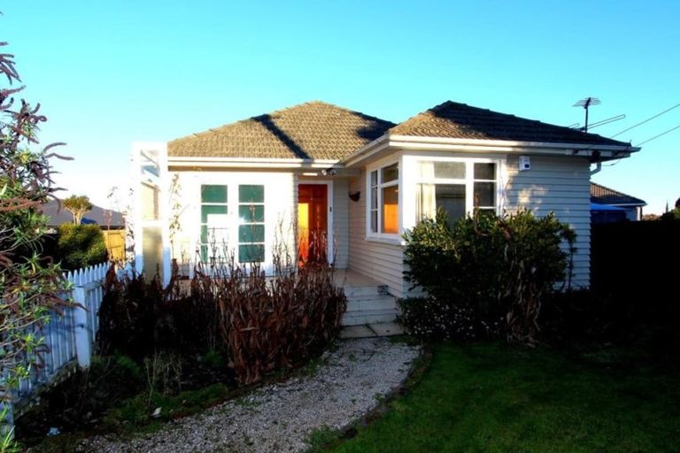 Photo of property in 2 Farquhars Road, Redwood, Christchurch, 8051