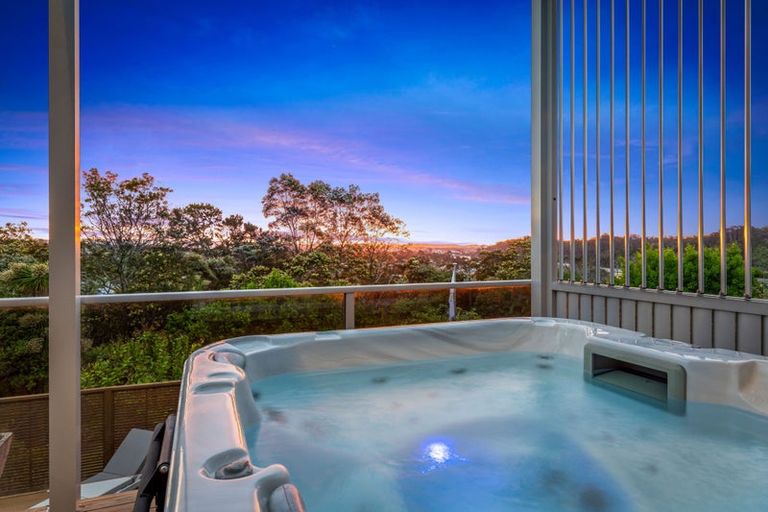 Photo of property in 92 Pemberton Avenue, Bayview, Auckland, 0629