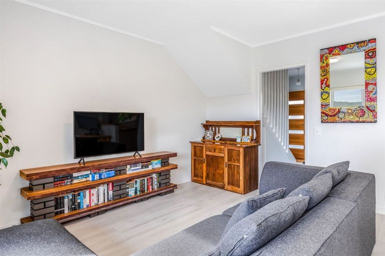 Photo of property in 1/12 Kenef Road, Paremata, Porirua, 5024