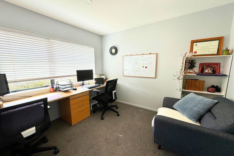Photo of property in 68 South Kensington Way, Henderson, Auckland, 0612