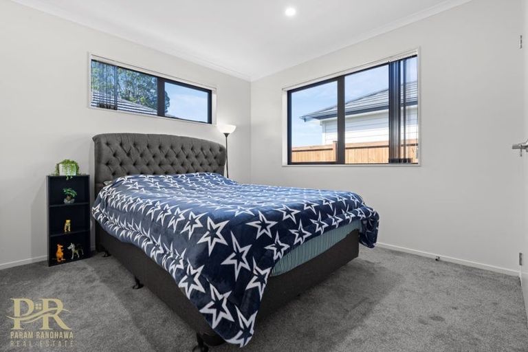 Photo of property in 11 Koroheke Road, Takanini, 2110