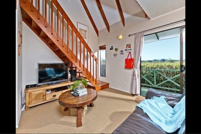 Photo of property in 251 Sunset Road, Sunnynook, Auckland, 0632
