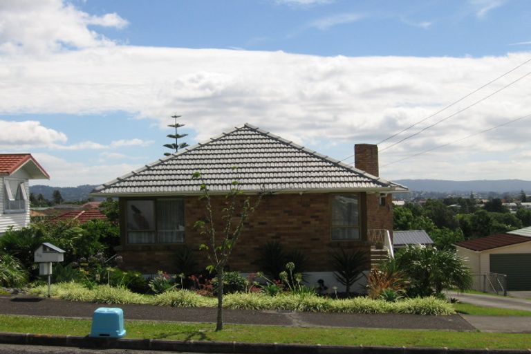 Photo of property in 22 Mcfadzean Drive, Blockhouse Bay, Auckland, 0600