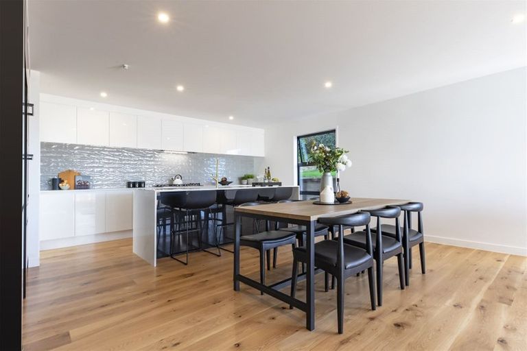 Photo of property in 142 West Harbour Drive, West Harbour, Auckland, 0618