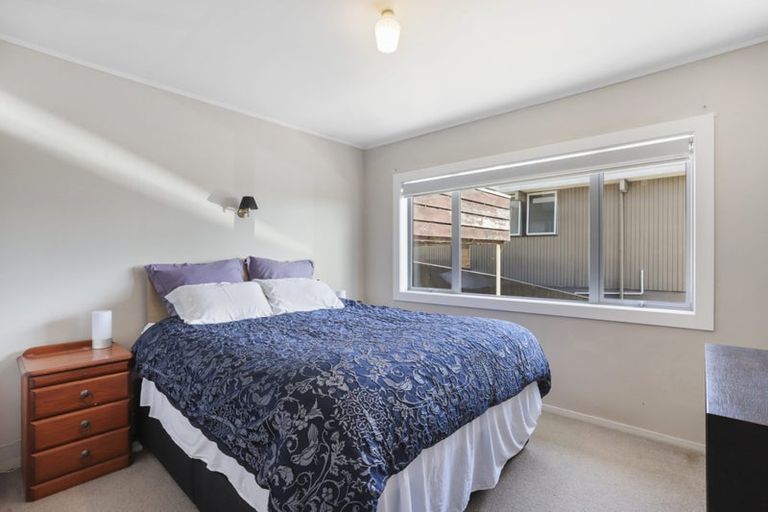 Photo of property in 2/39 Te Atatu Road, Te Atatu South, Auckland, 0610