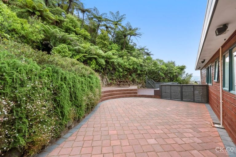 Photo of property in 9 Fernridge Way, Tirohanga, Lower Hutt, 5010