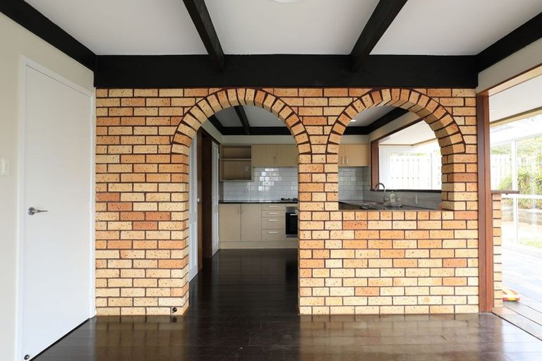 Photo of property in 118 Glenmore Road, Sunnyhills, Auckland, 2010