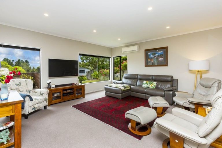 Photo of property in 12 Sylvan Way, Silverstream, Upper Hutt, 5019