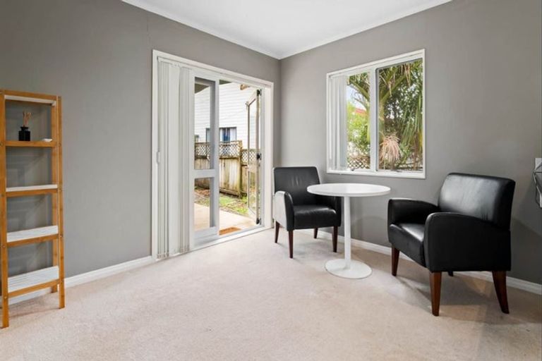 Photo of property in 18 Vintage Drive, Henderson, Auckland, 0612