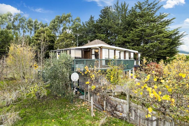 Photo of property in 10 Gull Street, Waihola, Milton, 9073