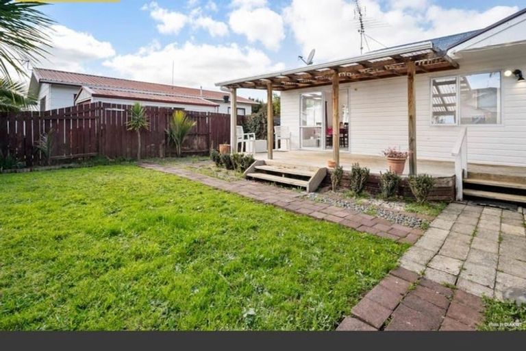 Photo of property in 1/18 Eulogy Place, Randwick Park, Auckland, 2105