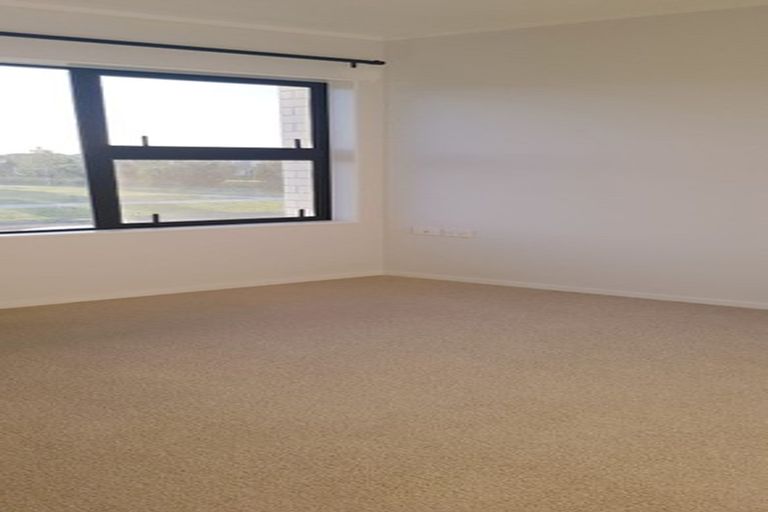 Photo of property in 87 Battalion Drive, Papakura, 2110
