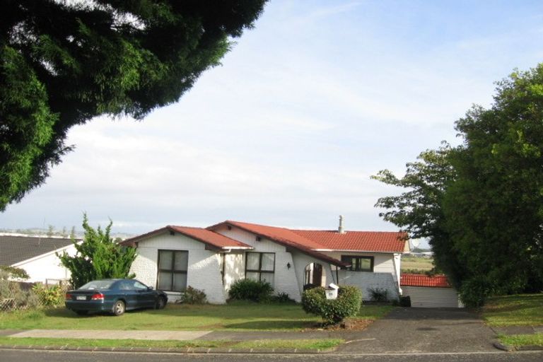 Photo of property in 28 Ellesmere Crescent, Pakuranga Heights, Auckland, 2010